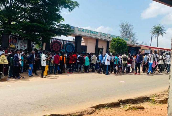 GAPOSA students protest as Arm Robber returns to the Polytechnic community

