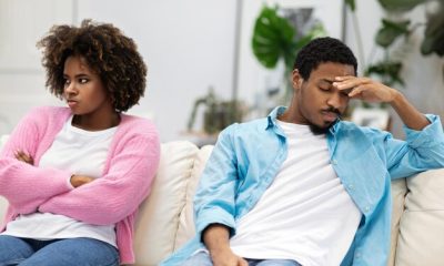 How to Handle a Girlfriend who has a lot of Male Friends: 10 Ways