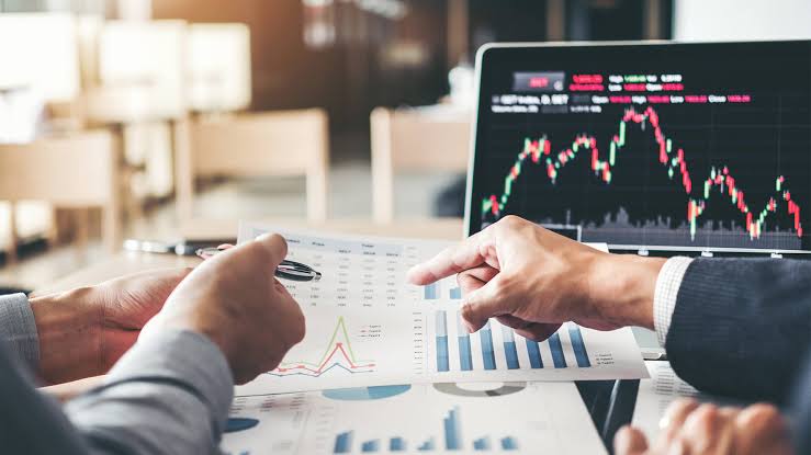 Growth Investing vs Value Investing: Which Strategy Builds More Wealth?